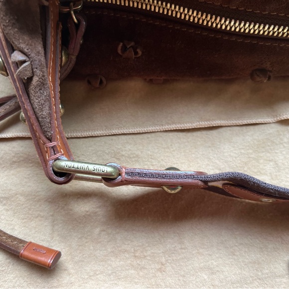 Louis Vuitton limited edition suede Onatah Fleurs GM hobo bag - Picture 5 of 11